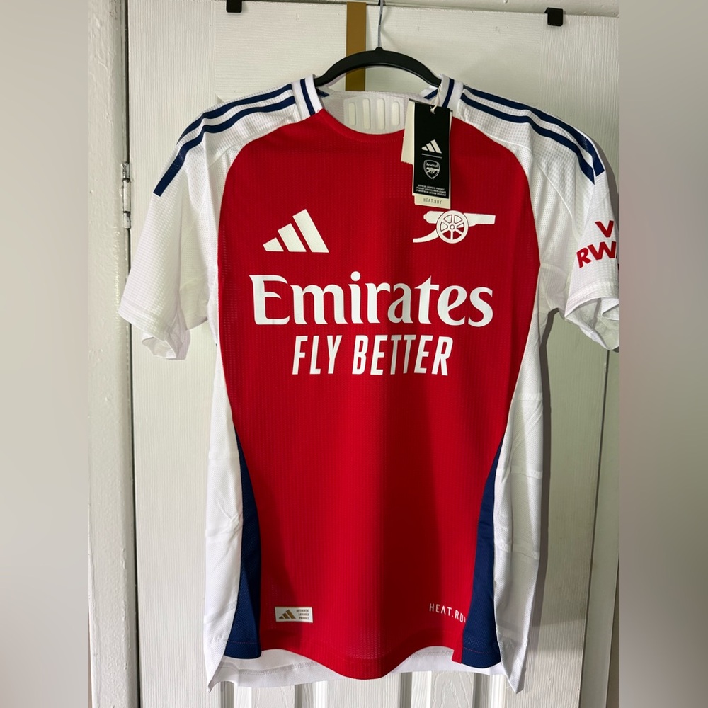🏴󠁧󠁢󠁥󠁮󠁧󠁿 Adidas x Arsenal 2024/25 Home Player Jersey IT6140